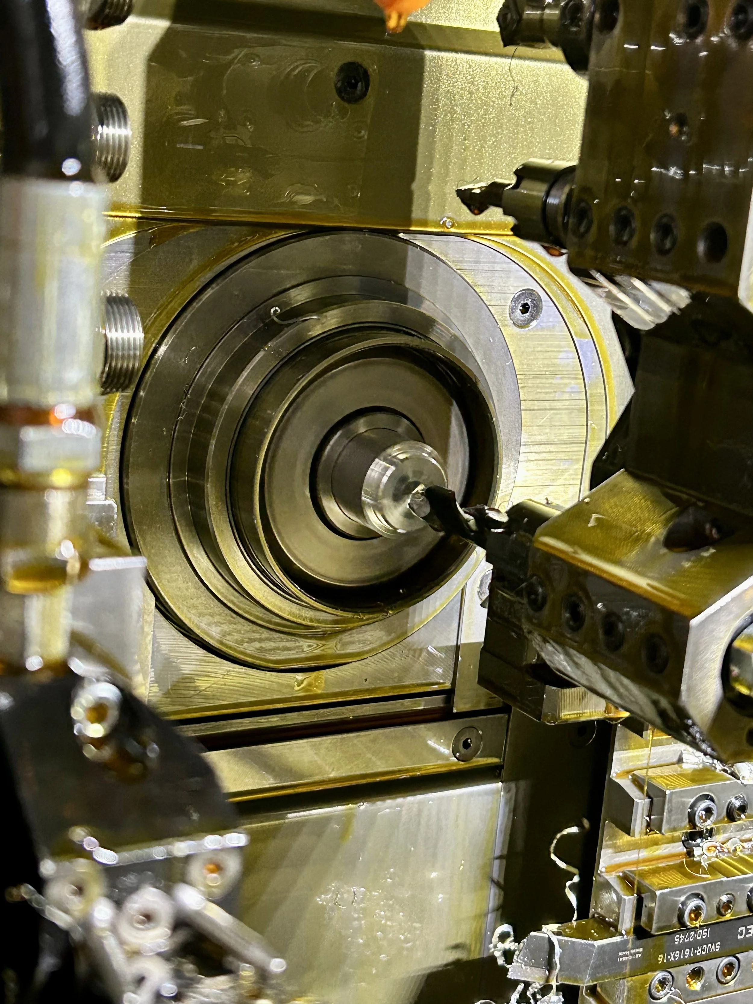 Laser all'interno di una macchina industriale
