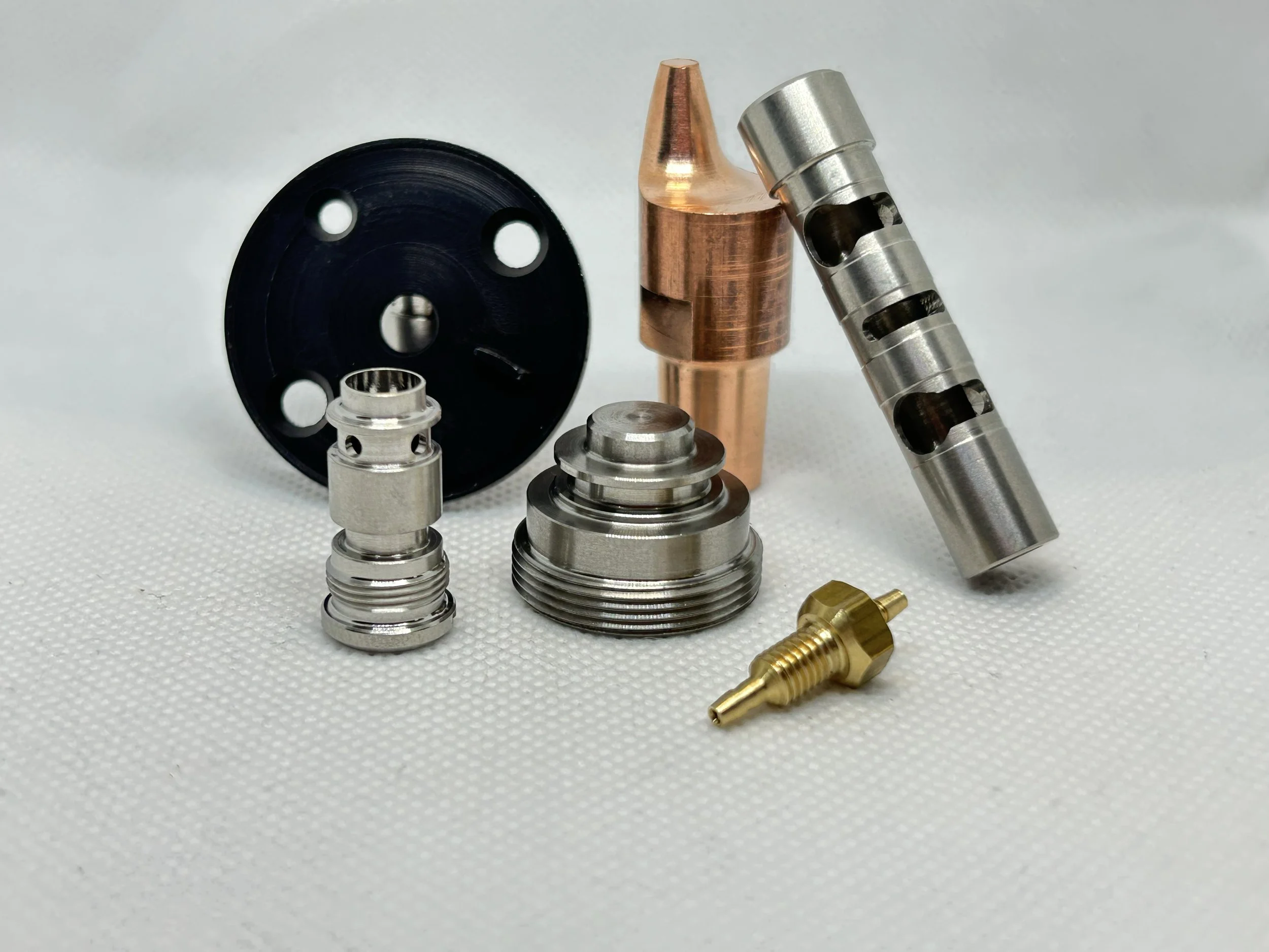 Componenti meccanici metallici e di rame