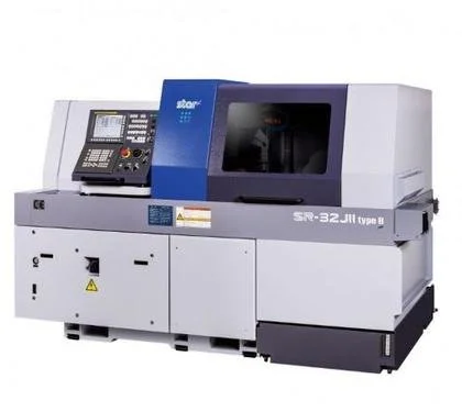 Macchina CNC per lavorazioni industriali con pannello di controllo digitale.